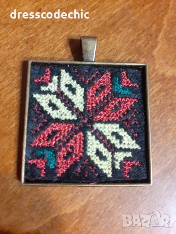 Колие с бродирана шевица 