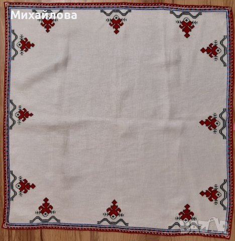 Ръчна бродерия каре