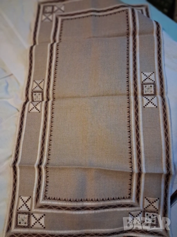 Българска бродерия - тишлайфер