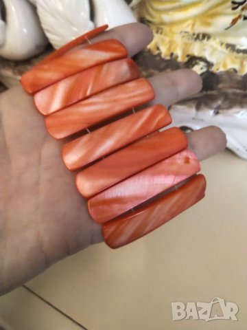 разпродажба Гривна ръчна изработка от масивни парчета сьомга  седеф, снимка 4 - Гривни - 42808808