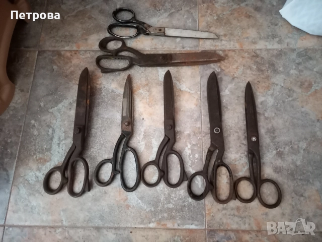 Седем броя стари ножици 