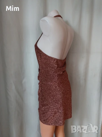 S/M Къса ,брокатена ,еластична рокля в старо злато , снимка 2 - Рокли - 50670293