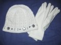 Шапка с кристали и топли ръкавици