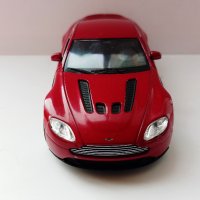 Aston Martin V12 Vantage Welly 1:43, снимка 7 - Колекции - 44384856