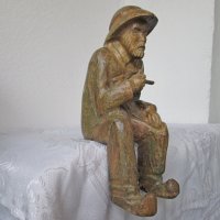 Хемингуей -  Дърворезба стара седнала фигура на мъж, снимка 2 - Статуетки - 29576746