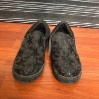 Дамски равни черни обувки Tendenz, снимка 1 - Дамски ежедневни обувки - 31873984