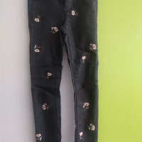 Еластичен панталон за момиче, снимка 1 - Детски панталони и дънки - 44490563