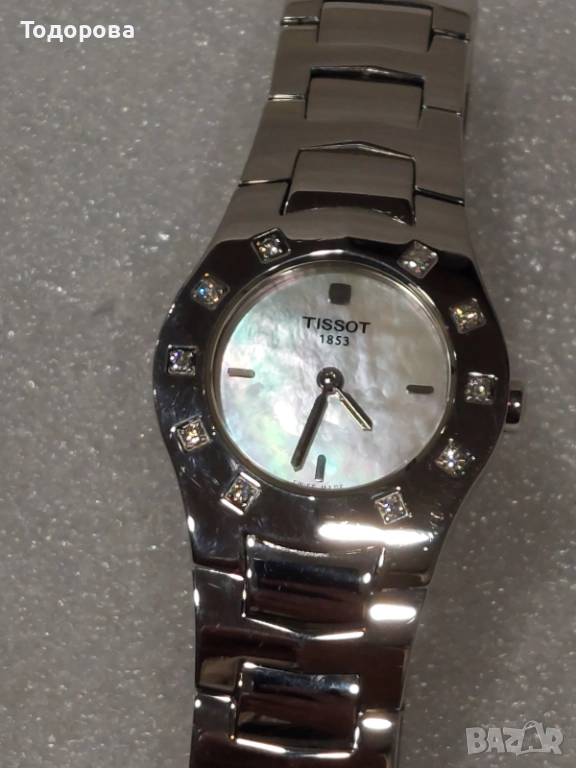 Дамски часовник Tissot с 10 диаманта и седефен циферблат,машина кварц, снимка 1