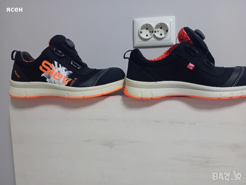 Продавам чифт работни обувки марка SIEVI 44 номер, снимка 1