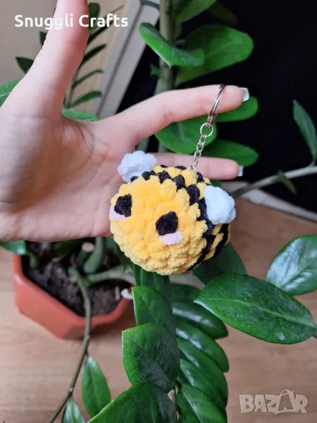 Ръчно изплетен ключодържател Пчеличка , снимка 1