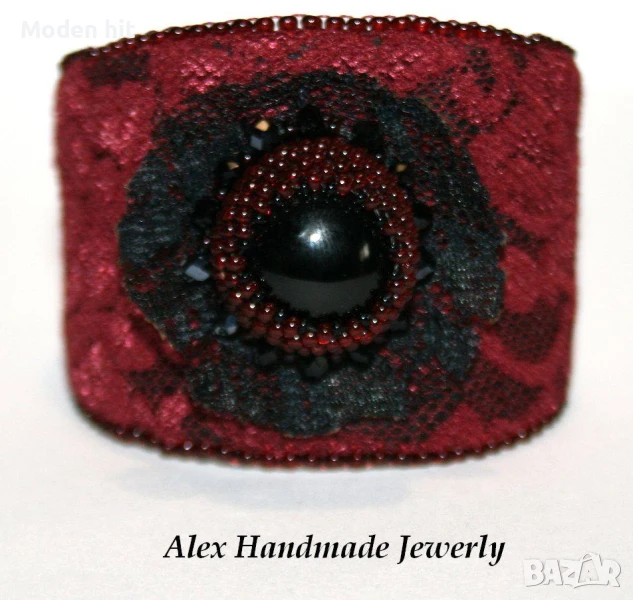 Ръчна изработка. Гривна с дантела и бродерия с мъниста /червено и черно/ , снимка 1