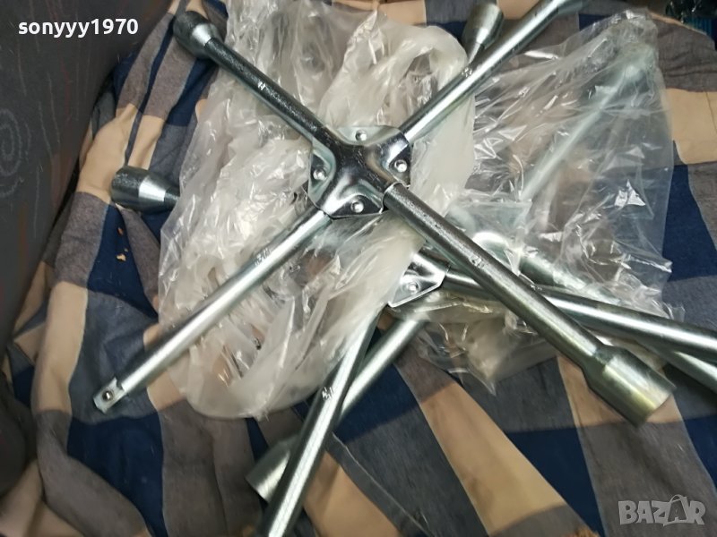 КЛЮЧ ЗА ГУМИ КРЪСТАЧКА-17/19/21 и 1/2 НОВ ЯК 3108221526, снимка 1