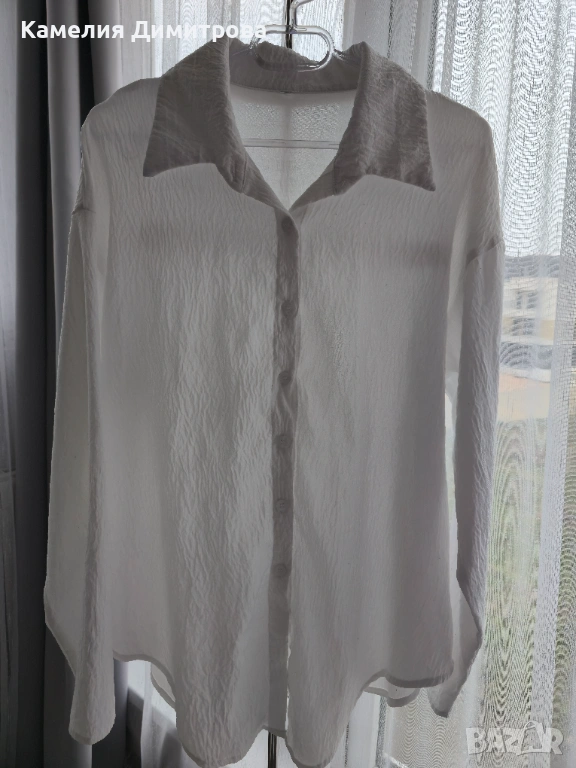 Ефектна бяла ризка с дълъг ръкав и голямо око на гърба, снимка 1
