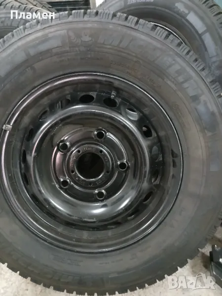 Продавам  всесезонни гуми Мишелин  235/65/16 монтирани на нови джанти, снимка 1