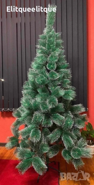 Коледна елха с бели заскрежени връхчета. С пластмасова стойка, снимка 1