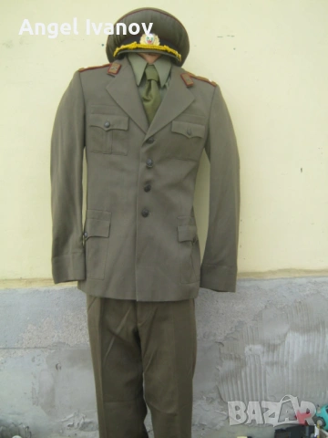 Офицерска униформа от соца