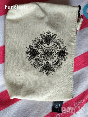 Apivita плажна кърпа+ три несесера , снимка 2 - Хавлиени кърпи - 52027564