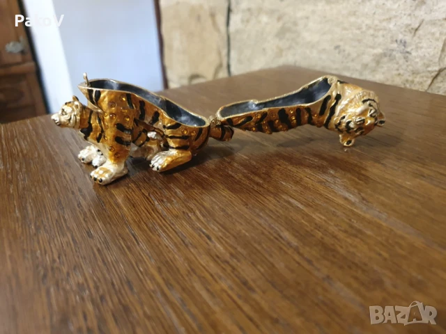 Бижутерка "Тигрица с Малко", снимка 3 - Други - 50987948