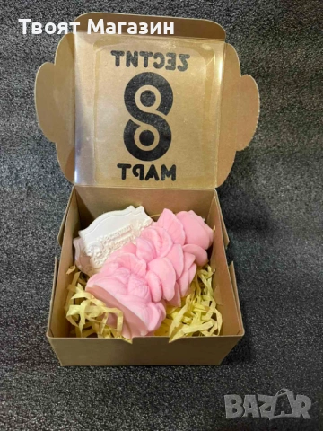 Подарък за 8-ми март: Кутия със соева свещ Рози и магнит "Ръчна изработка", снимка 2 - Подаръци за жени - 53121670