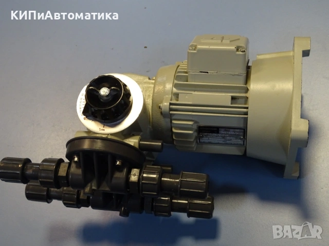 дозираща мембранна помпа Lutz Jesco ZTM24K Motor Driven Diaphragm Dosing Pump 2х22L/h, снимка 3 - Резервни части за машини - 53176702