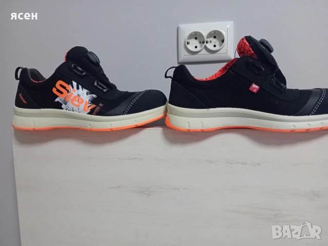 Продавам чифт работни обувки марка SIEVI 44 номер