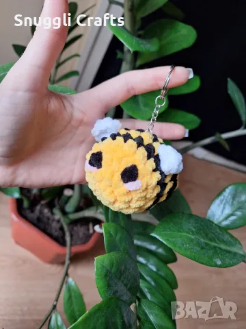 Ръчно изплетен ключодържател Пчеличка , снимка 1