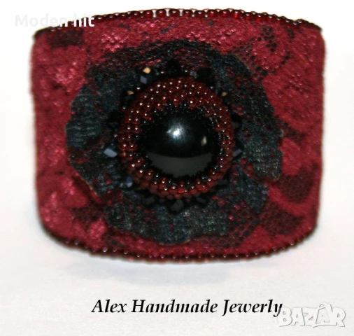 Ръчна изработка. Гривна с дантела и бродерия с мъниста /червено и черно/ 