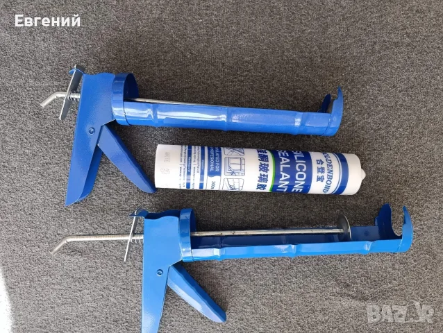 Комплект: 2 бр. пистолета за силикон + 1 бр. силикон бял (300 ml)