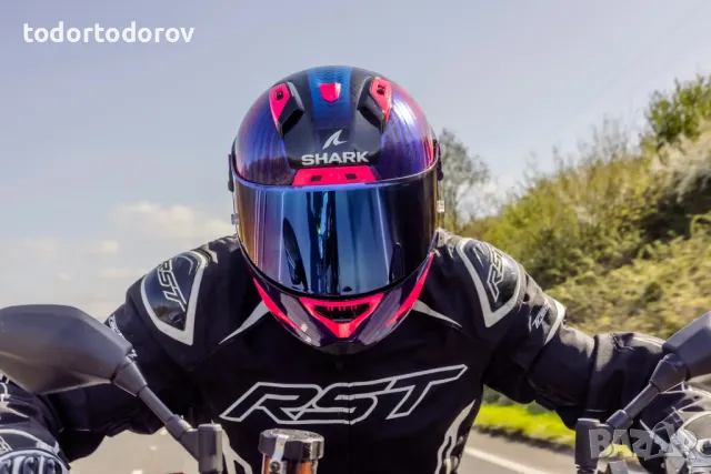 Топ цена Мото Каска за мотор SHARK AERON FULL CARBON Purple/Blue, снимка 3 - Аксесоари и консумативи - 50296319