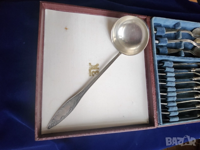 прибори посребрени от мелхиор, нови, к-т 18 бр., красиви мод."Пламя, СССР + чаени лъжички + черпак, снимка 4 - Прибори за хранене, готвене и сервиране - 48875665