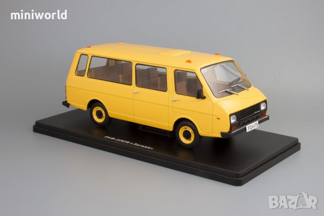 РАФ 22038 от 1989 - мащаб 1:24 на Hachette моделът е нов в блистер, снимка 2 - Колекции - 42821936