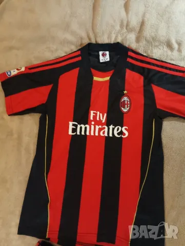 Детски футболен екип Милан. , снимка 3 - Спортни дрехи, екипи - 48517319