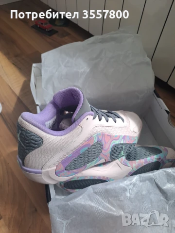 Баскетболни обувки Nike 41 номер, снимка 3 - Маратонки - 51236176