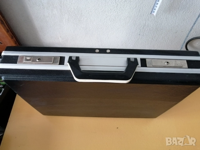 Ретро, дипломатическо куфарче от поликарбонат , снимка 3 - Куфари - 51432671