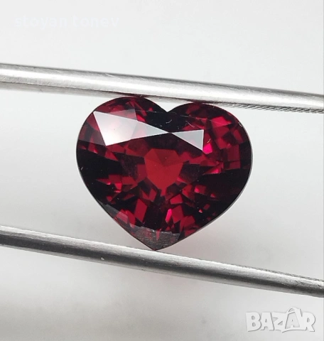 Изключителен Голям И Красив Естествен Спесартит Гранат 8.24 Карата, Сърцевидна Форма!  , снимка 2 - Други - 53893835
