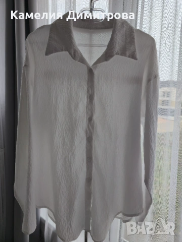 Ефектна бяла ризка с дълъг ръкав и голямо око на гърба