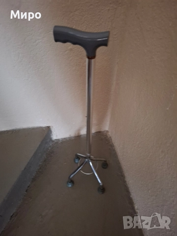 Помощен бастун с 4 крака, снимка 2 - Бастуни - 51743950