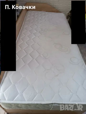 Продавам легло с матрак и повдигащ механизъм, размер 82 х 190 см