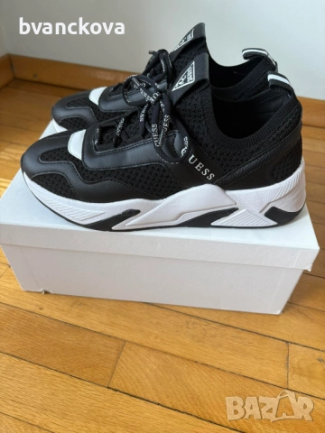 Дамски маратонки Guess, снимка 2 - Маратонки - 51794625