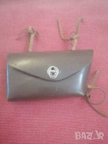 Стара велосипедна чантичка за истроменти. 