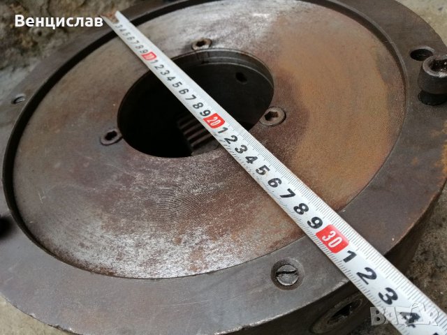 Стар Соц Стругарски Патронник, Фланец / 30 кг. / 320 мм. , снимка 6 - Резервни части за машини - 35602311
