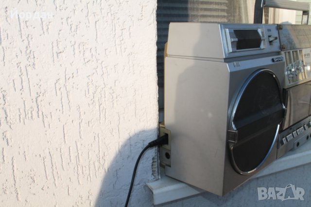 Радио касетофон ''Sharp GF 575 Z'', снимка 3 - Радиокасетофони, транзистори - 44435978