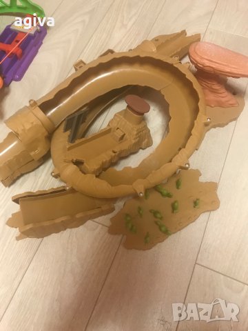 Играчки - писта Макуин , хот Уилс писта и трактор с камион