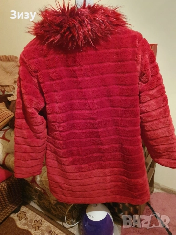 Червено пухено палто Хл размер , снимка 2 - Палта, манта - 52899137