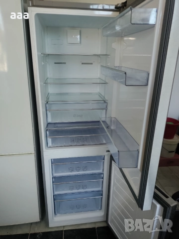 Хладилник с фризер Beko RCNA-365 E30 ZX, снимка 2 - Хладилници - 52239810