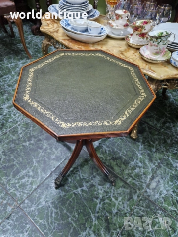 Уникална антикварна английска дървена масичка на колелца , снимка 2 - Антикварни и старинни предмети - 52322286