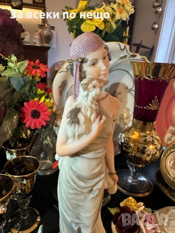 Capodimonte Italy  Circa 1987 Dear Studio figurine of an elegant lady’s Код P2068, снимка 2 - Декорация за дома - 53998008