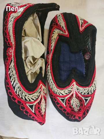 Везани родопски терлици, снимка 2 - Антикварни и старинни предмети - 53241423