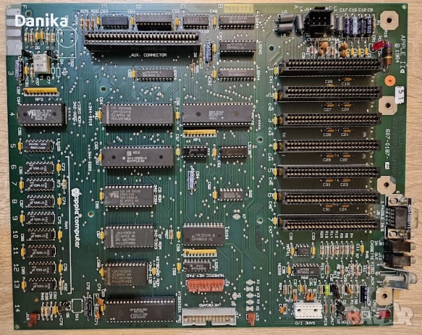 Дънна платка от Apple IIe оригинала на българските компютри Правец 8