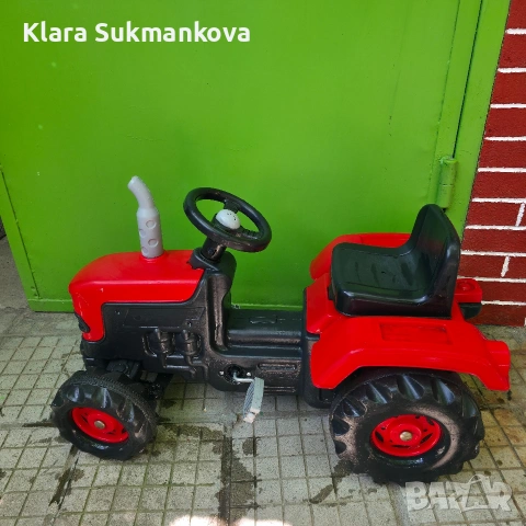 Червен трактор за момче 